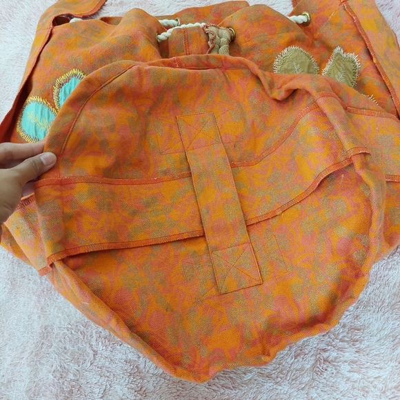 Edge Large Embroidered Bohemian Extendable Bucket Crossbody Bag - Picture 7 of 16